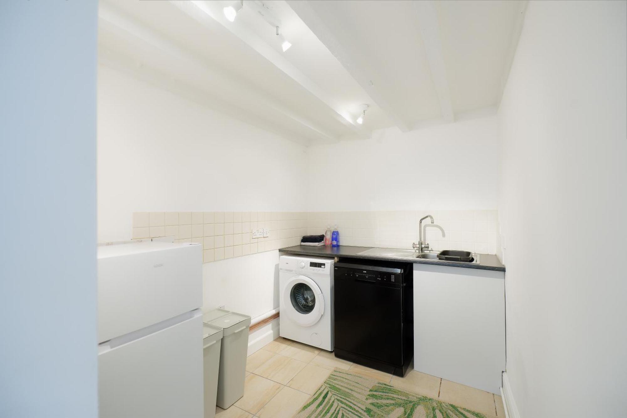 Stayright 3 Bed Home Near Hiking Trails & Parks Llwynypia 외부 사진