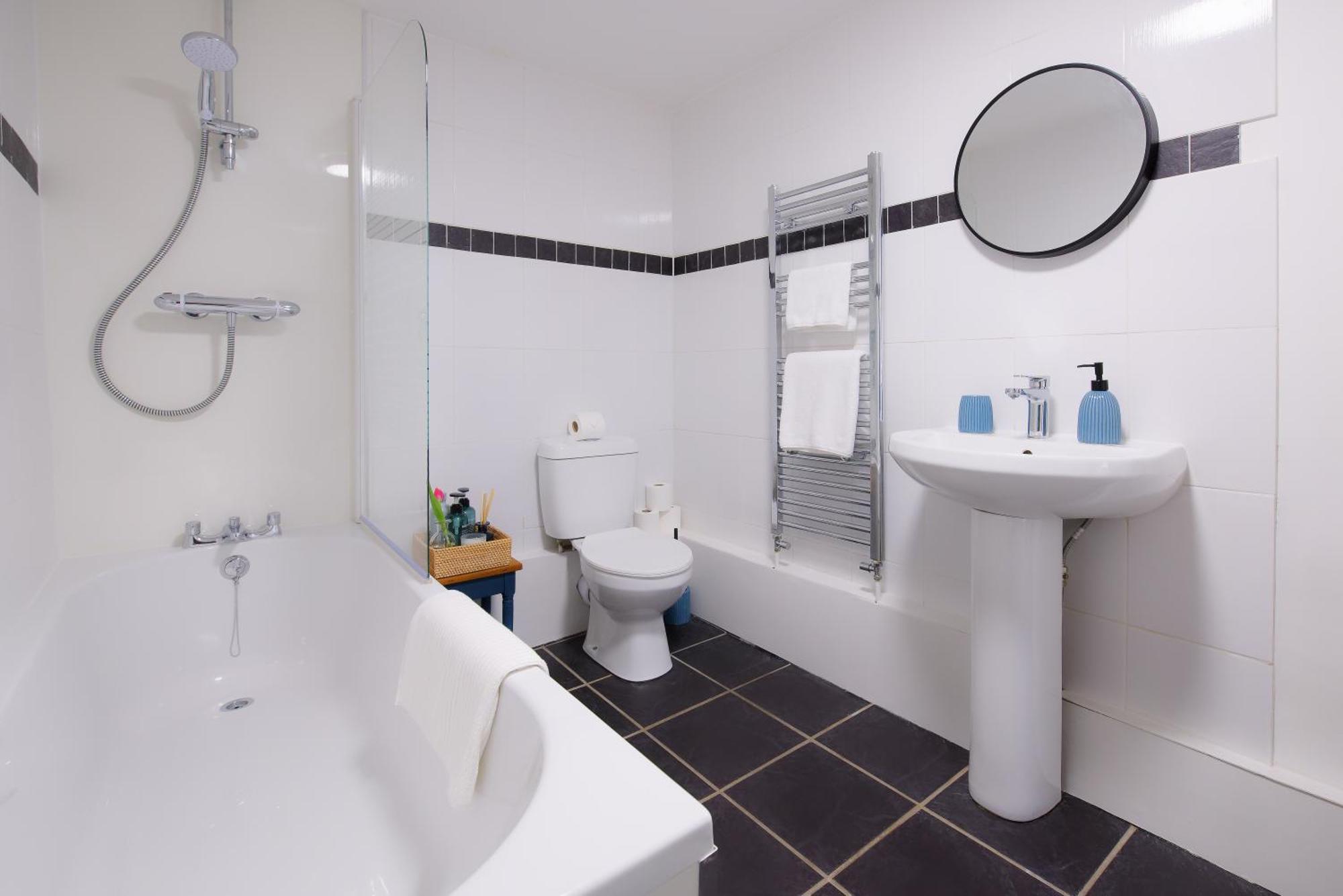 Stayright 3 Bed Home Near Hiking Trails & Parks Llwynypia 외부 사진