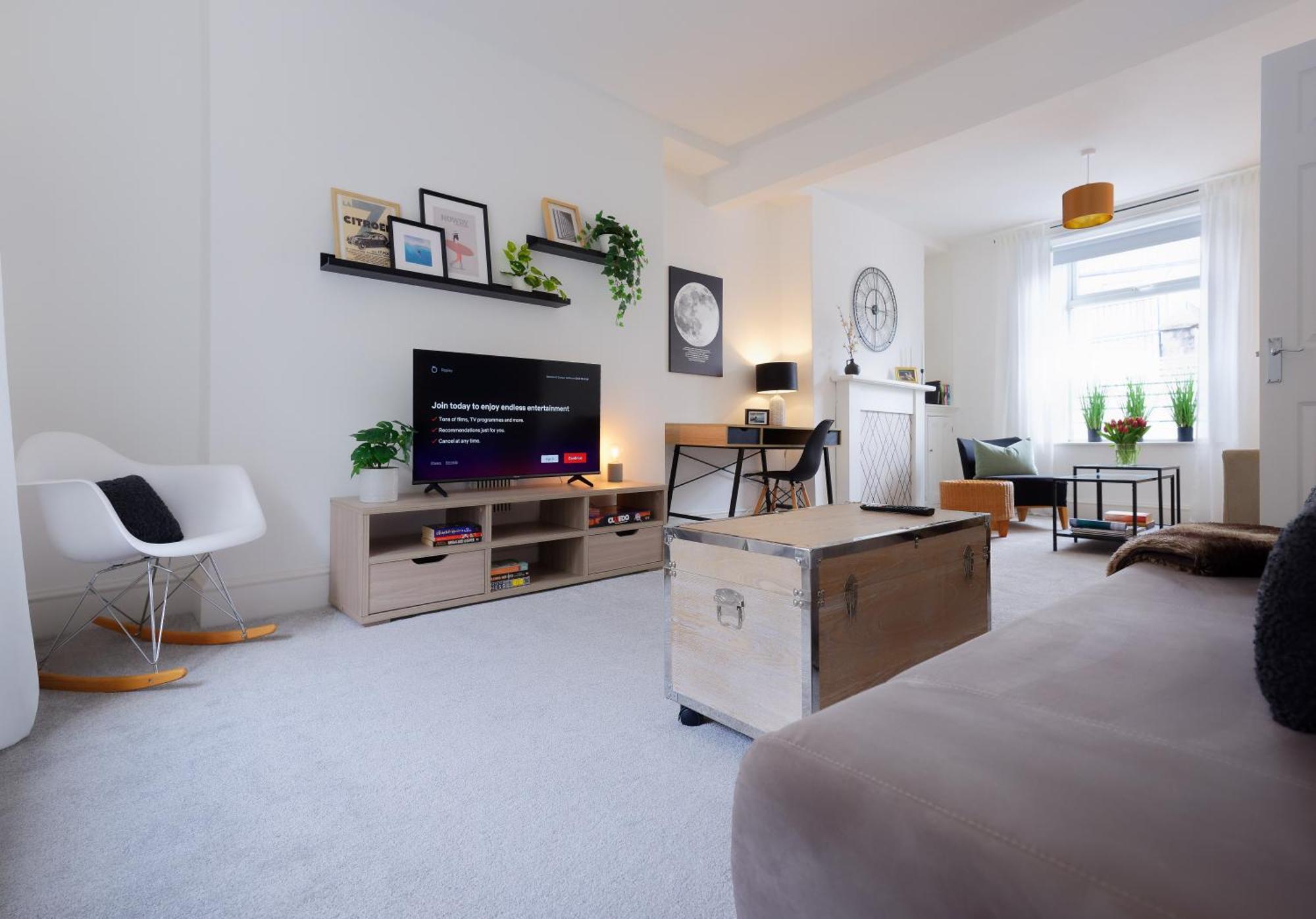 Stayright 3 Bed Home Near Hiking Trails & Parks Llwynypia 외부 사진
