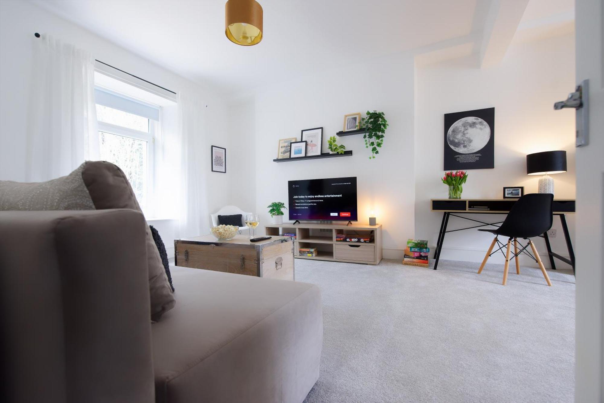 Stayright 3 Bed Home Near Hiking Trails & Parks Llwynypia 외부 사진